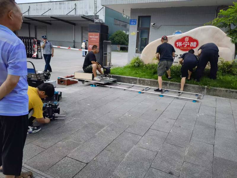 渝中区广告片拍摄公司核心优势：全流程服务，让品牌广告片省心更出彩